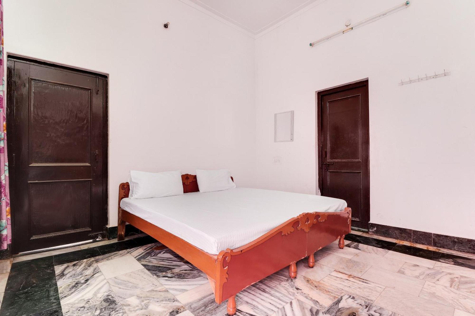 Hotel O Hanuman Bagh Ayodhya Kültér fotó
